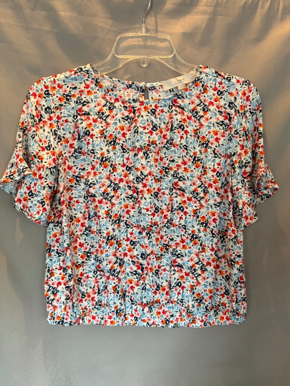 LOFT Petite Short Ruffle Sleeve Blouse, multicolor floral Size SP (NwoT)